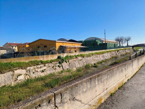 locale commerciale in vendita a Cesena