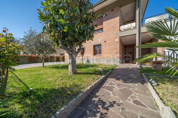 casa indipendente in vendita a Cesena in zona Villa Chiaviche