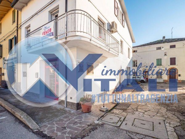negozio in vendita a Cesena in zona Oltresavio