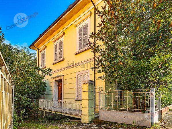 casa indipendente in vendita a Cesena in zona Centro Storico