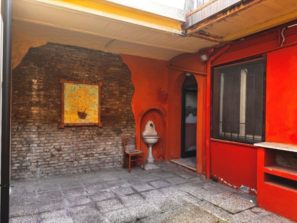 casa indipendente in vendita a Cesena in zona Centro Storico