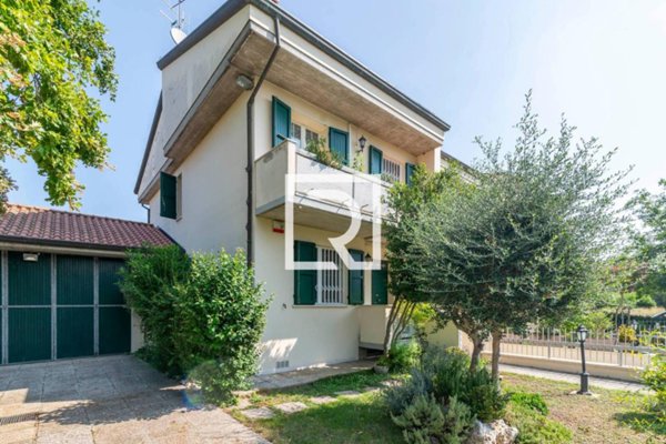casa indipendente in vendita a Cesena