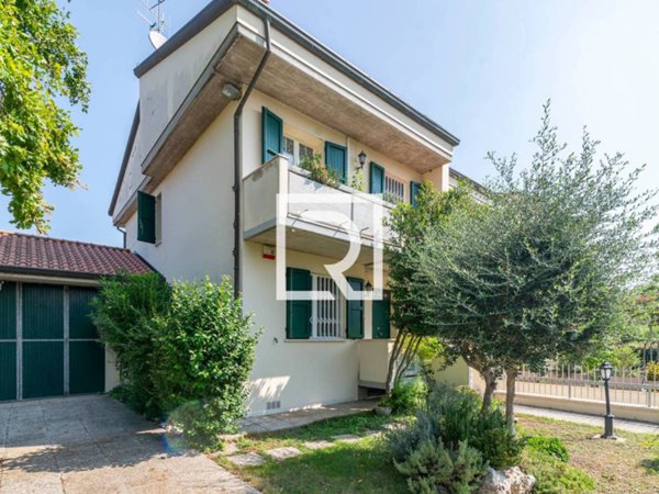 casa indipendente in vendita a Cesena in zona San Rocco