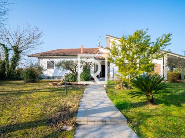 casa indipendente in vendita a Cesena in zona Mesola