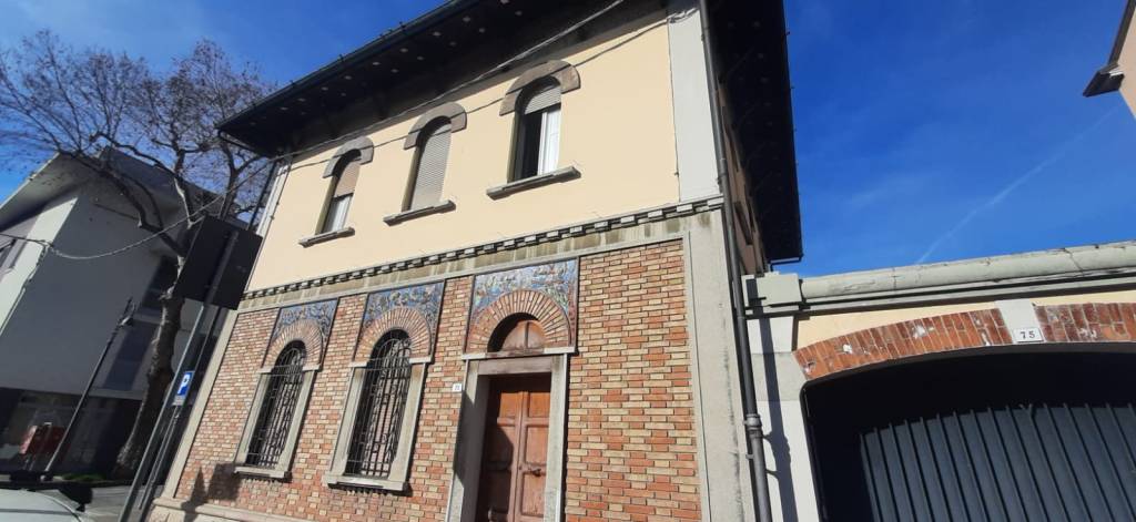 casa indipendente in vendita a Cesena in zona Centro Storico