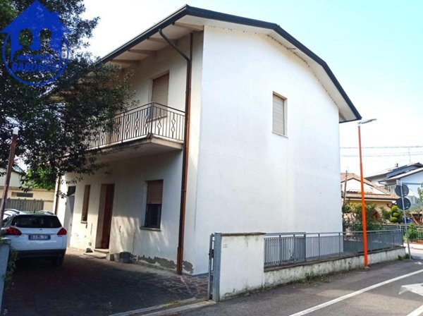 casa indipendente in vendita a Cesena in zona Villa Chiaviche