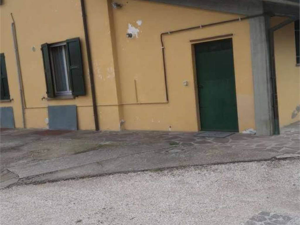 casa indipendente in vendita a Cesena in zona Calisese
