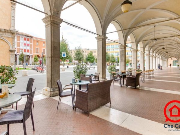 negozio in vendita a Cesena in zona Centro Storico