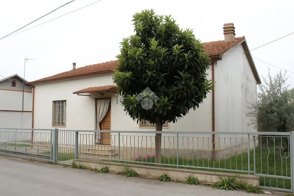 casa indipendente in vendita a Cesena in zona Ruffio