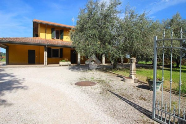 casa indipendente in vendita a Cesena in zona Calisese