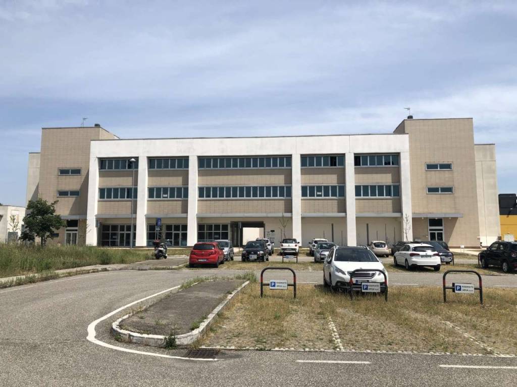 negozio in vendita a Cesena in zona San Cristoforo