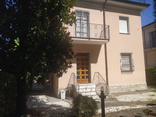 casa indipendente in vendita a Cesena in zona Vigne