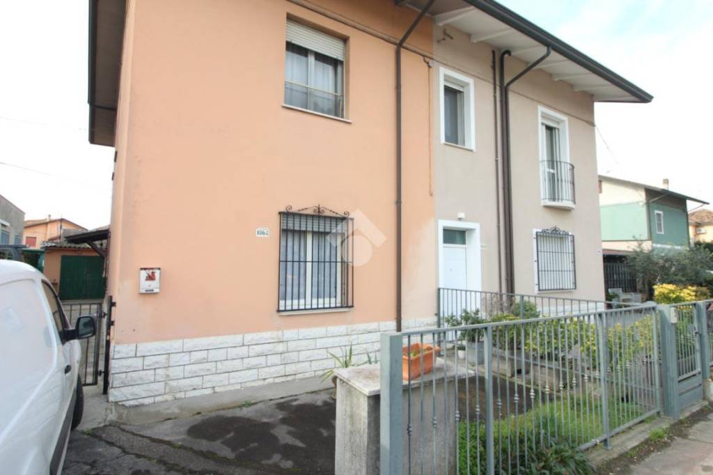 casa indipendente in vendita a Cesena in zona San Tomaso