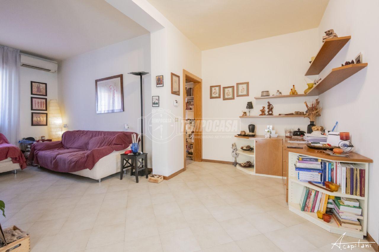casa indipendente in vendita a Cesena in zona Fiorenzuola