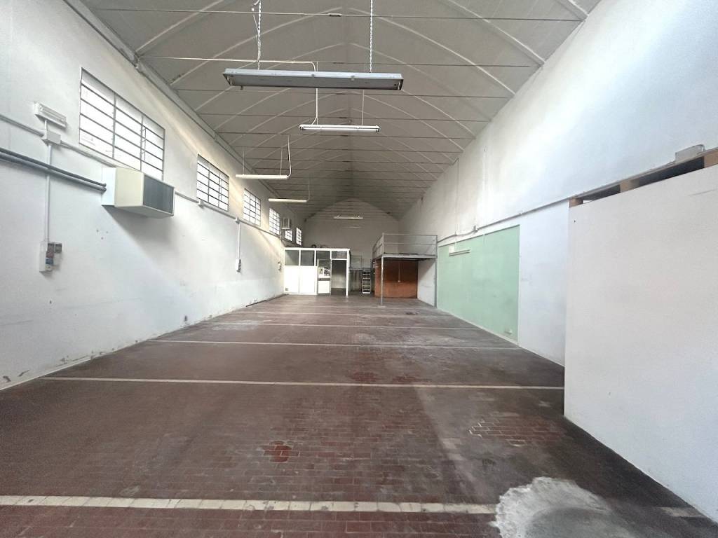 locale commerciale in vendita a Cesena in zona Sant'Egidio