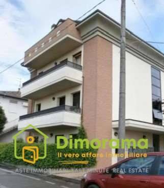 appartamento in vendita a Cesena in zona Centro Storico