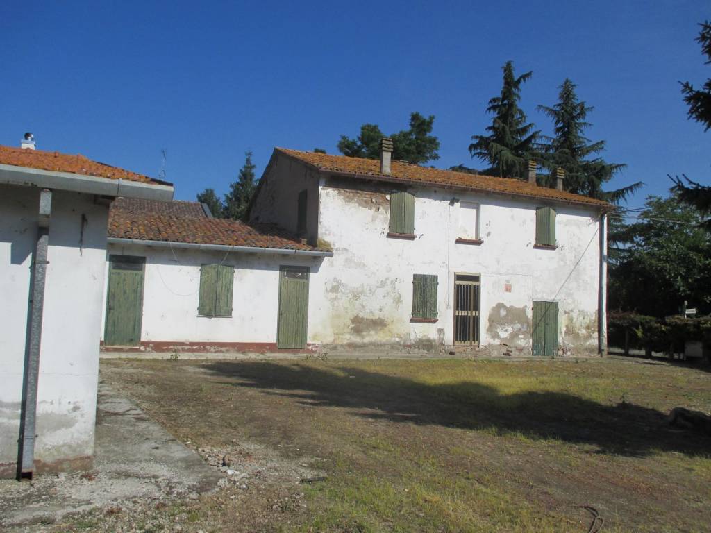 casa indipendente in vendita a Cesena