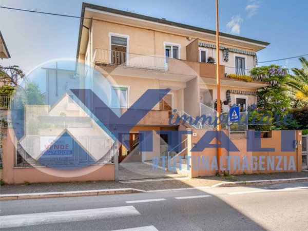 casa indipendente in vendita a Cesena in zona Cesuola