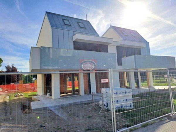 casa indipendente in vendita a Cesena in zona Fiorenzuola