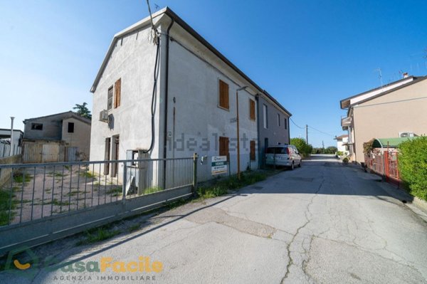 casa indipendente in vendita a Cesena in zona Ponte Pietra