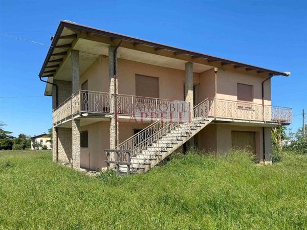 casa indipendente in vendita a Cesena in zona Pioppa