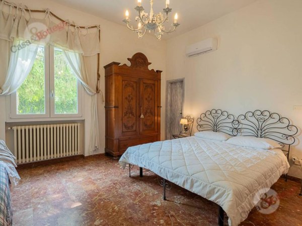 casa indipendente in vendita a Cesena in zona Centro Storico