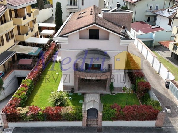 casa indipendente in vendita a Cesena in zona Torre del Moro