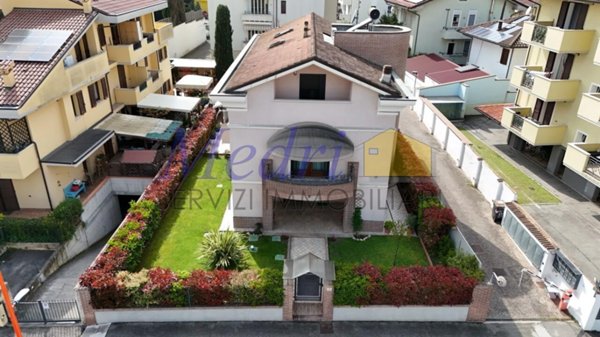 casa indipendente in vendita a Cesena