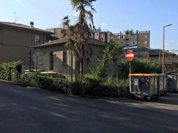 casa indipendente in vendita a Cesena in zona Centro Storico