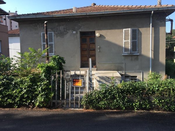 casa indipendente in vendita a Cesena in zona Centro Storico