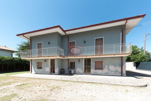 casa indipendente in vendita a Cesena in zona Centro Storico