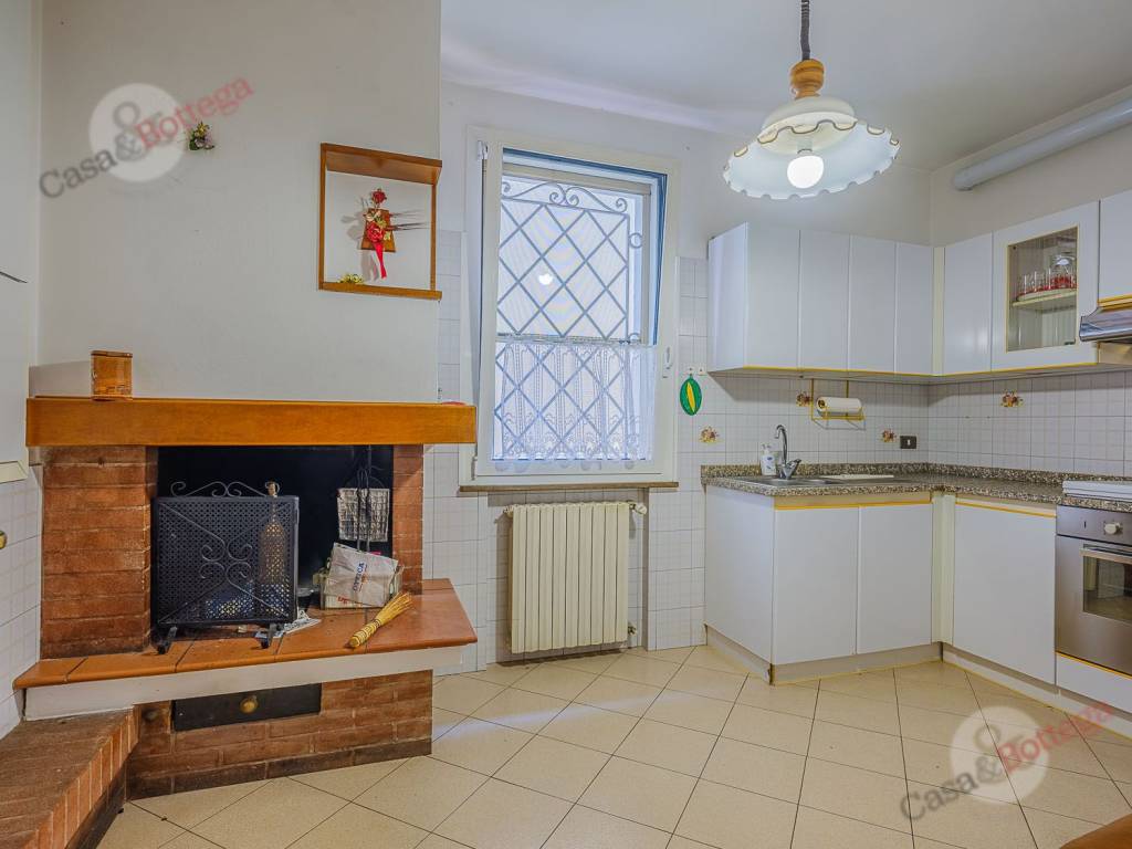 casa indipendente in vendita a Cesena in zona Marcorano