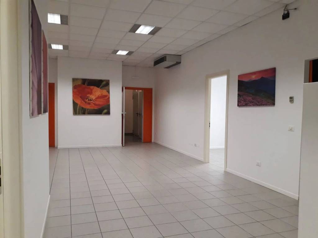 locale commerciale in vendita a Cesena in zona Vigne