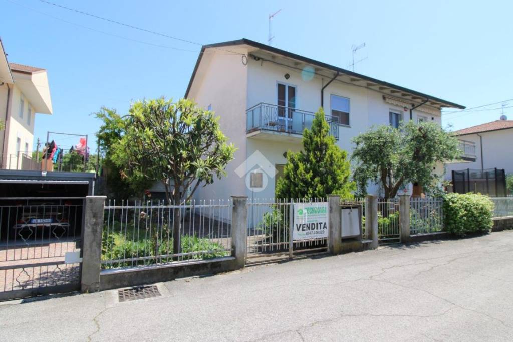 casa indipendente in vendita a Cesena in zona Calabrina