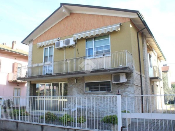 casa indipendente in vendita a Cesena in zona Macerone