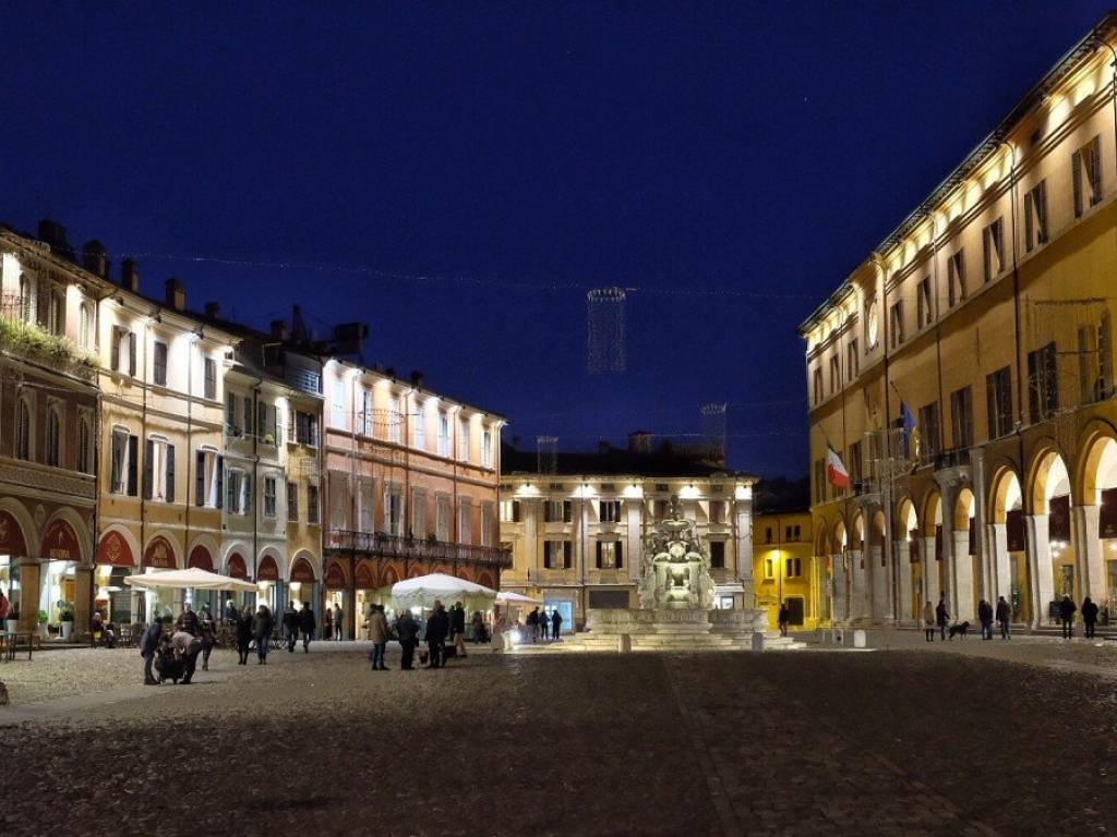 negozio in vendita a Cesena in zona Centro Storico