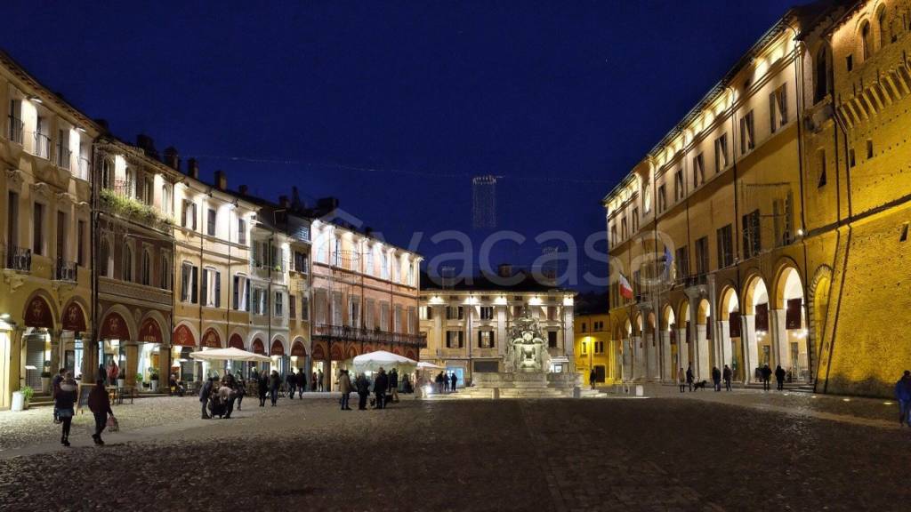 negozio in vendita a Cesena in zona Centro Storico