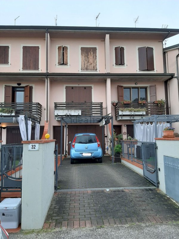 casa indipendente in vendita a Cesena
