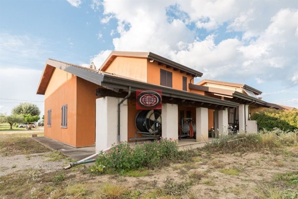 casa indipendente in vendita a Cesena in zona Calabrina