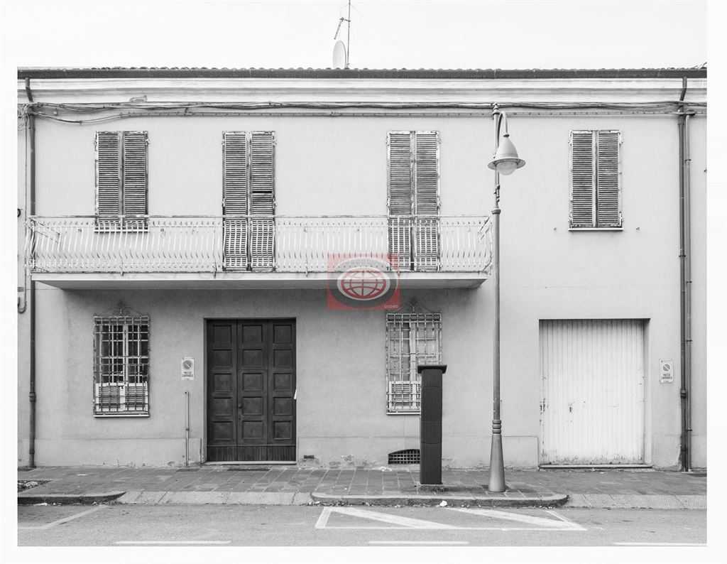 casa indipendente in vendita a Cesena in zona Centro Storico