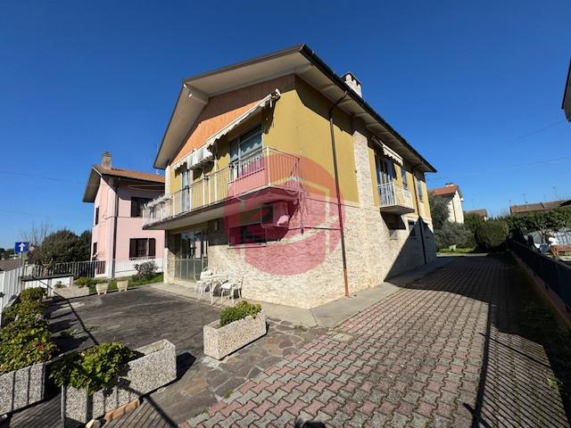 casa indipendente in vendita a Cesena
