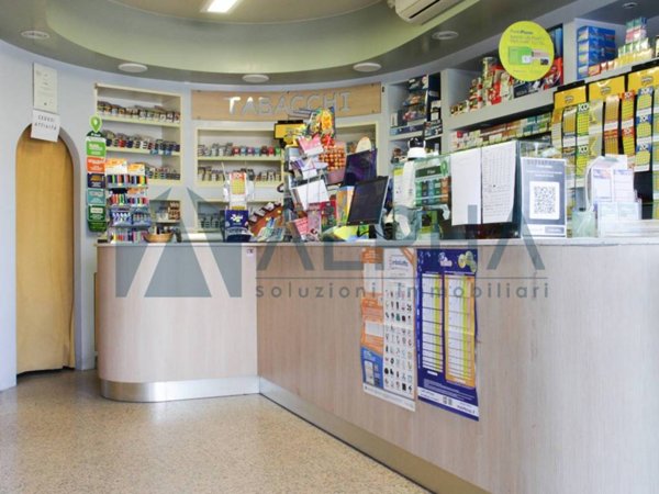 negozio in vendita a Cesena in zona Bulgarnò