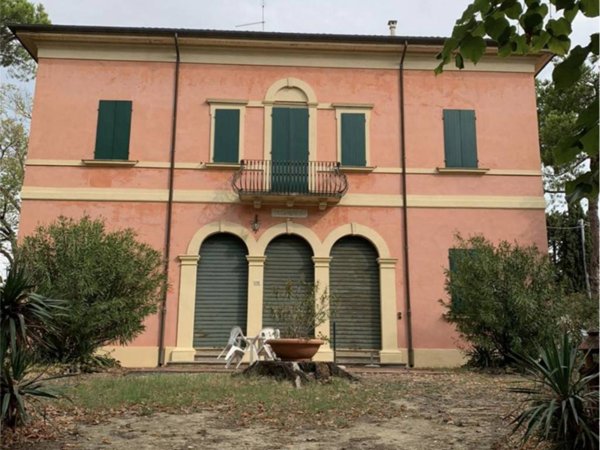 casa indipendente in vendita a Cesena in zona Cesuola
