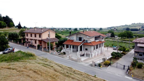 casa indipendente in vendita a Cesena in zona Calisese