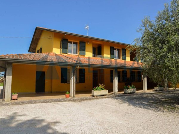 casa indipendente in vendita a Cesena in zona Calisese