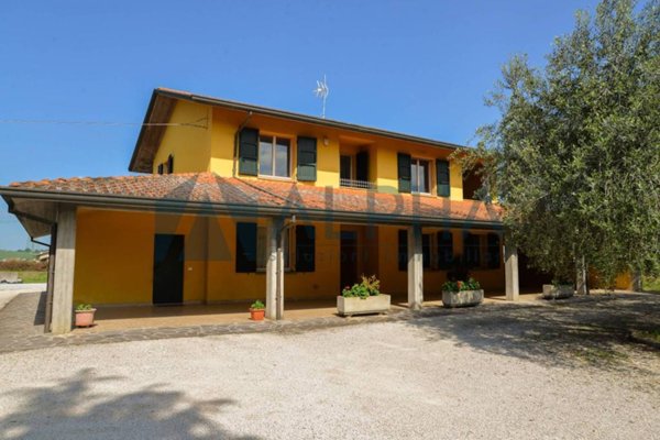 casa indipendente in vendita a Cesena in zona Calisese