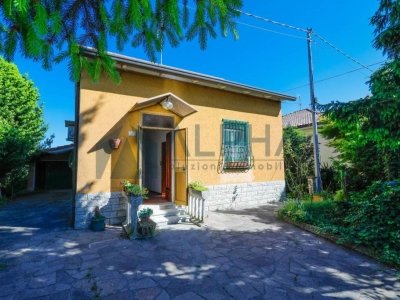casa indipendente in vendita a Cesena in zona Centro Storico