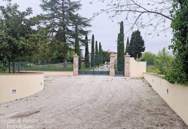 casa indipendente in vendita a Cesena in zona Centro Storico
