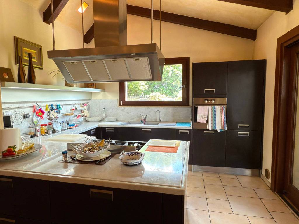 casa indipendente in vendita a Cesena in zona Oltresavio