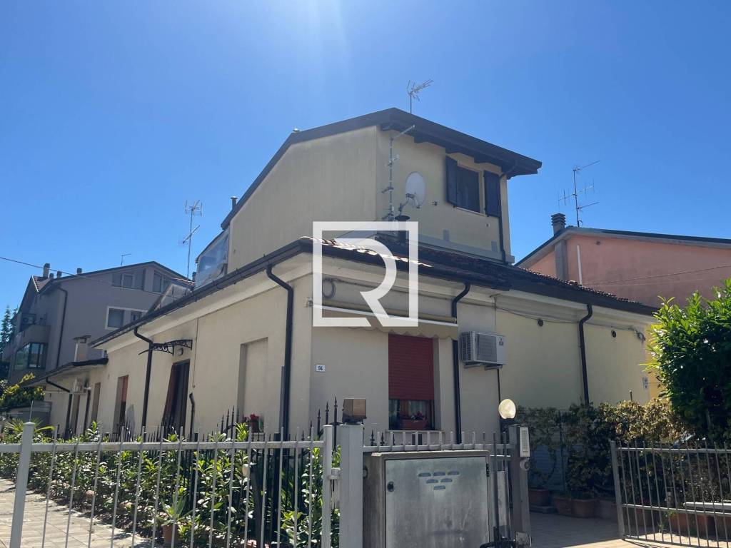 casa indipendente in vendita a Cesena in zona Macerone